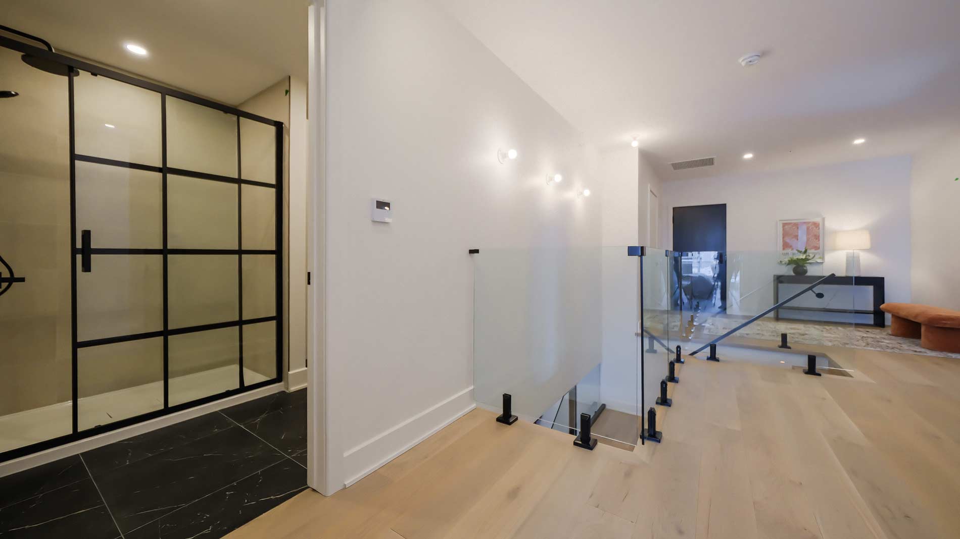 Unité 102, disponible maintenant