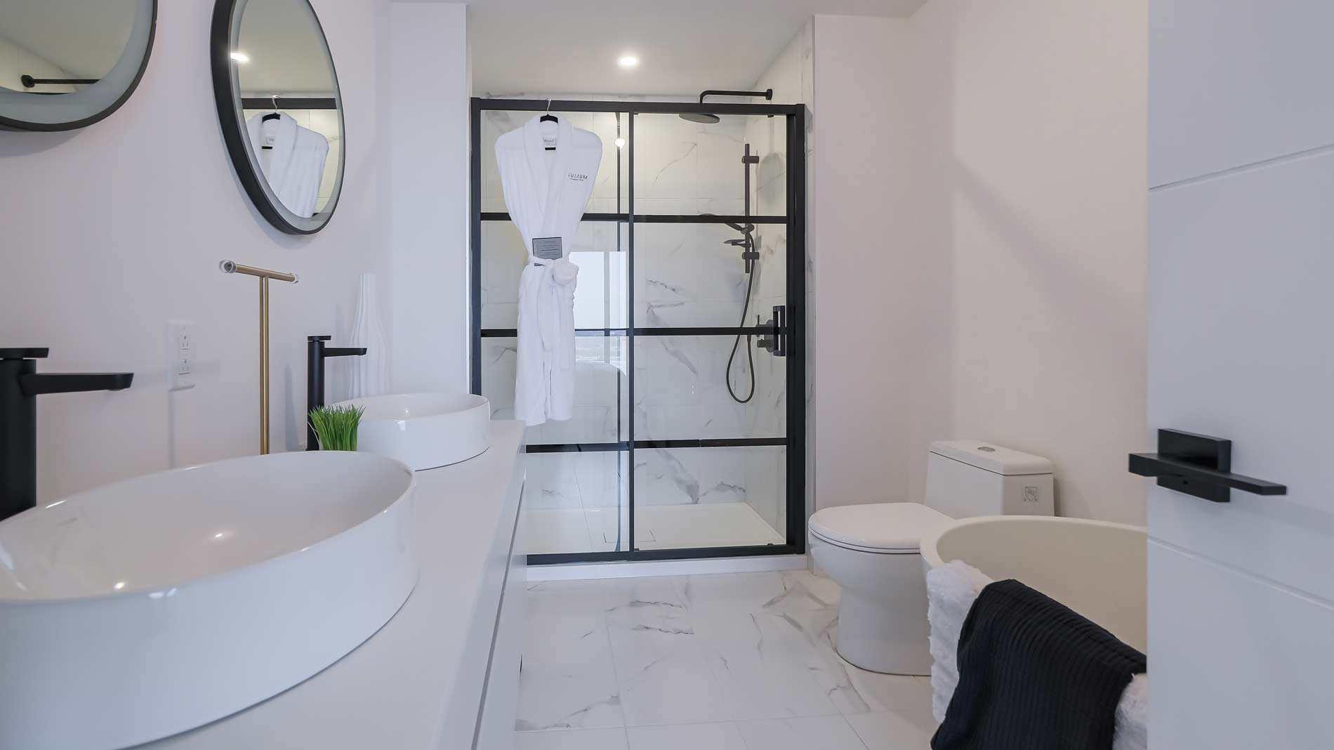 Unité 1303, disponible maintenant