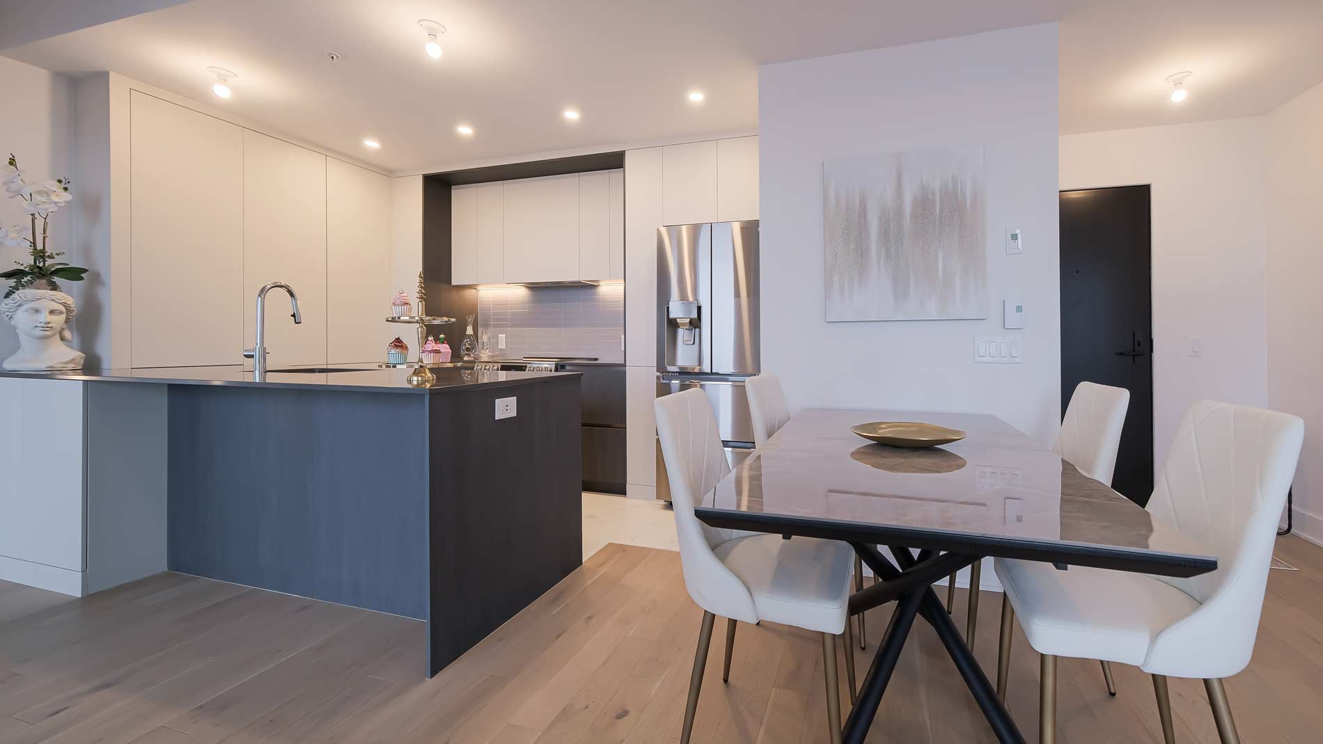 Unité 1303, disponible maintenant