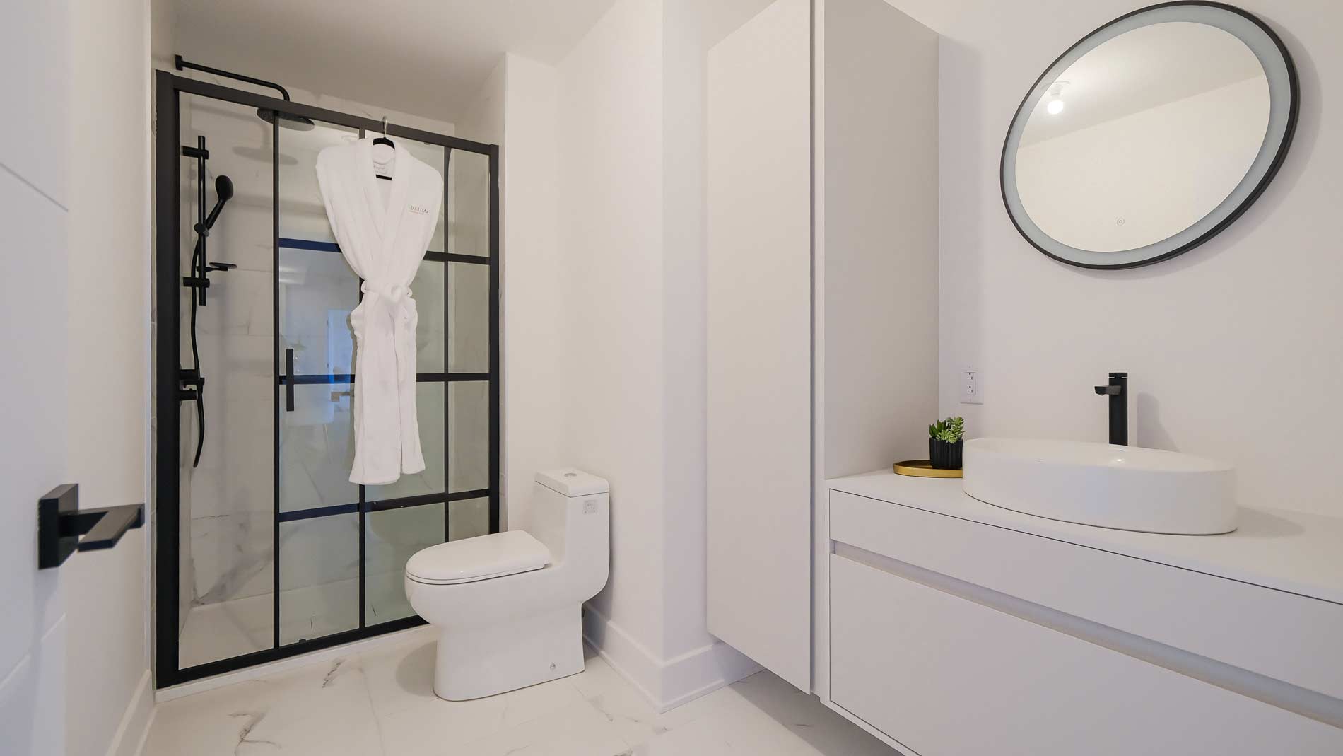 Unité 1303, disponible maintenant