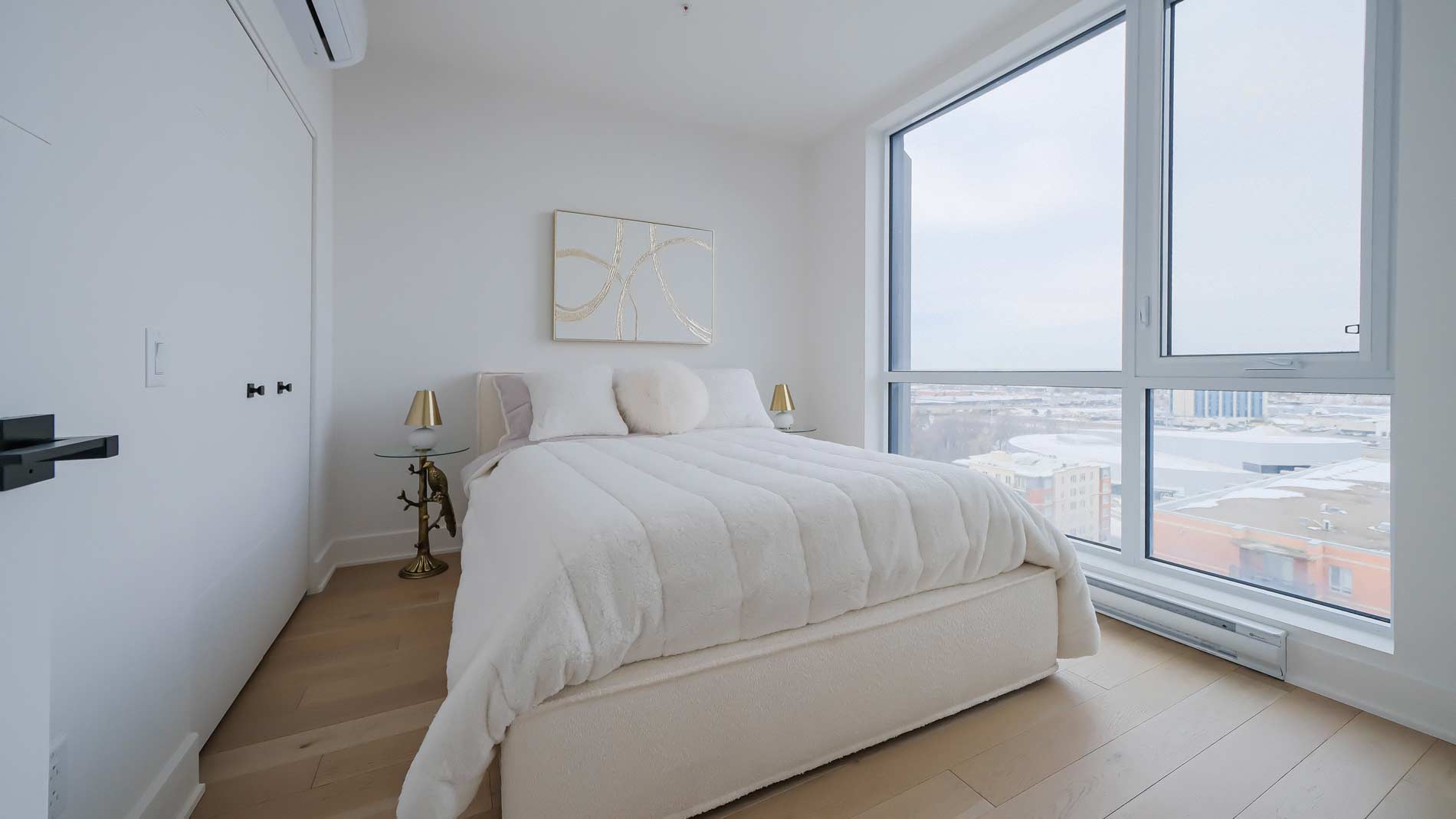 Unité 1303, disponible maintenant